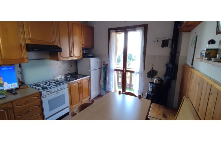 casa indipendente in vendita a Val Brembilla in zona Gerosa