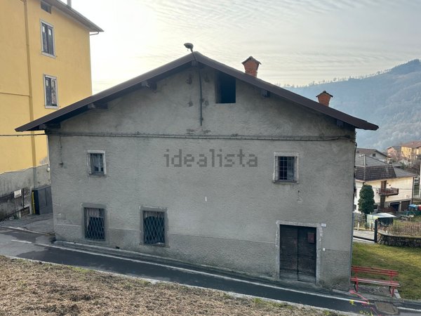appartamento in vendita a Val Brembilla in zona Gerosa