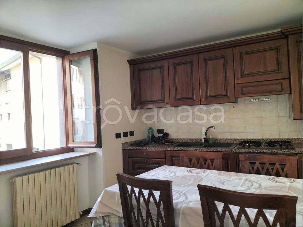 appartamento in vendita a Val Brembilla in zona Brembilla