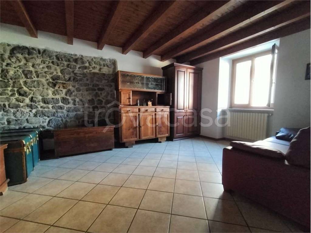 appartamento in vendita a Val Brembilla in zona Brembilla