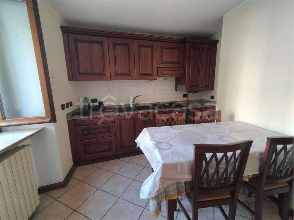 appartamento in vendita a Val Brembilla in zona Brembilla