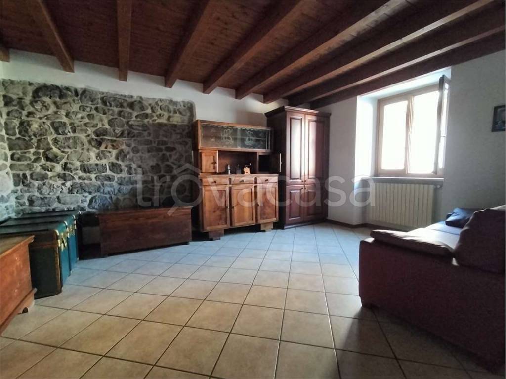 appartamento in vendita a Val Brembilla in zona Brembilla