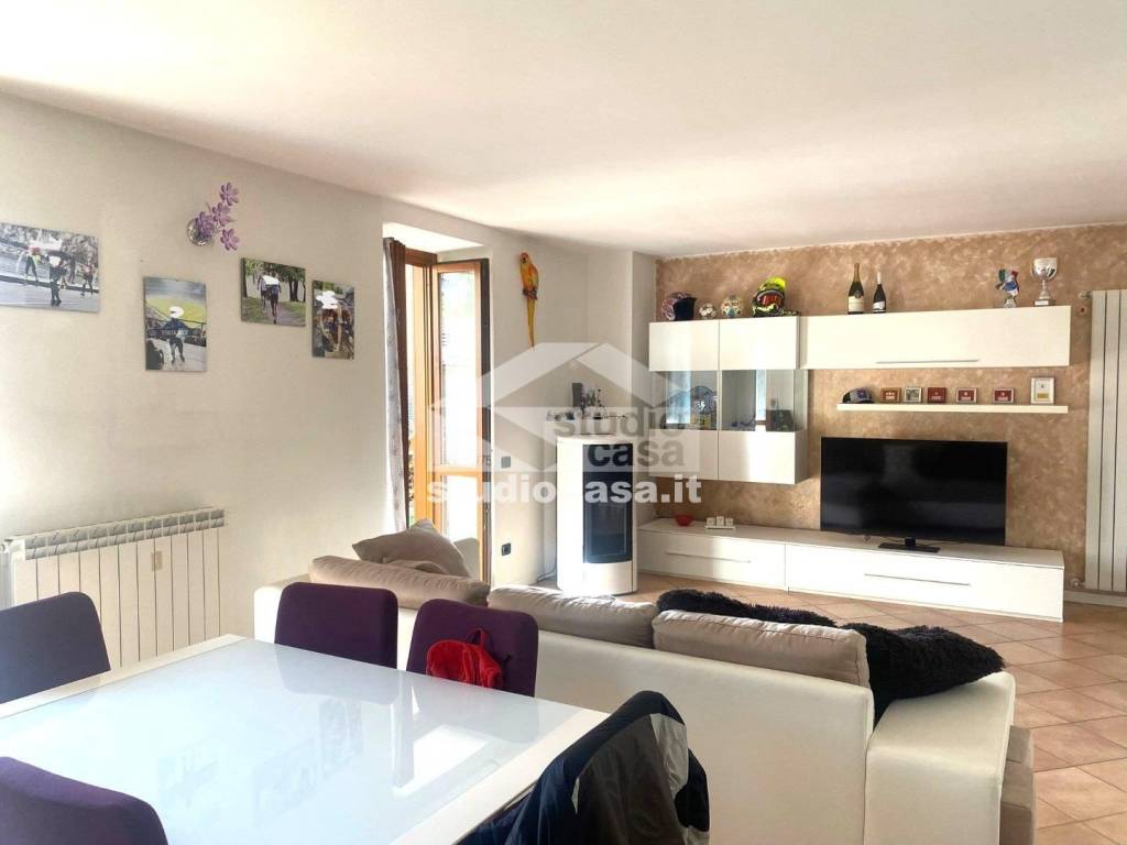 appartamento in vendita a Val Brembilla in zona Brembilla