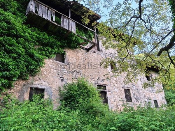 casale in vendita a Val Brembilla in zona Brembilla