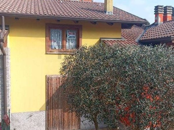 casa indipendente in vendita a Val Brembilla