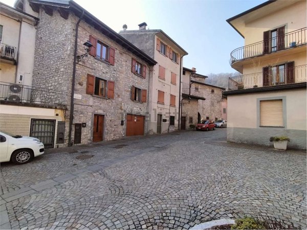 appartamento in vendita a Val Brembilla in zona Brembilla