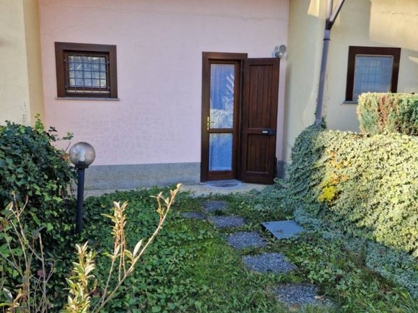 casa indipendente in vendita a Val Brembilla in zona Gerosa