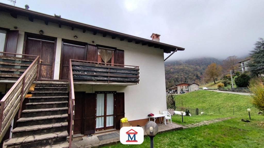 appartamento in vendita a Val Brembilla in zona Gerosa