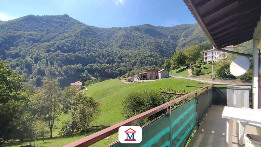 appartamento in vendita a Val Brembilla in zona Gerosa