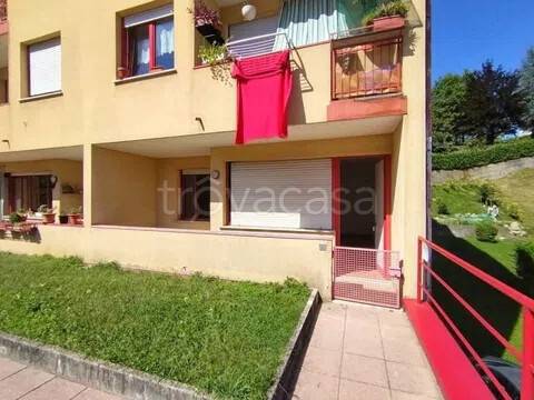 appartamento in vendita a Val Brembilla in zona Laxolo