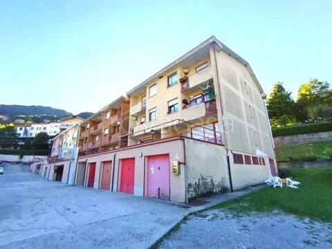 appartamento in vendita a Val Brembilla in zona Laxolo