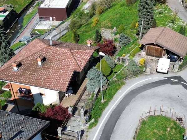 casa indipendente in vendita a Val Brembilla in zona Brembilla