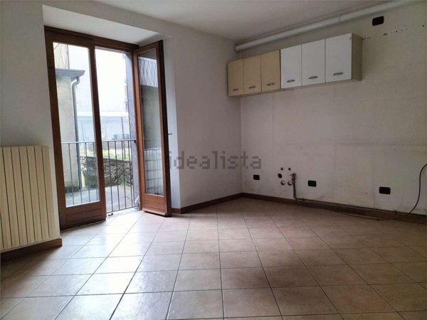 appartamento in vendita a Val Brembilla in zona Brembilla