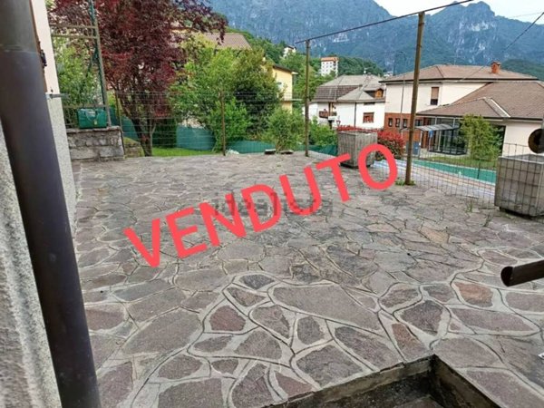 casa indipendente in vendita a Val Brembilla in zona Gerosa