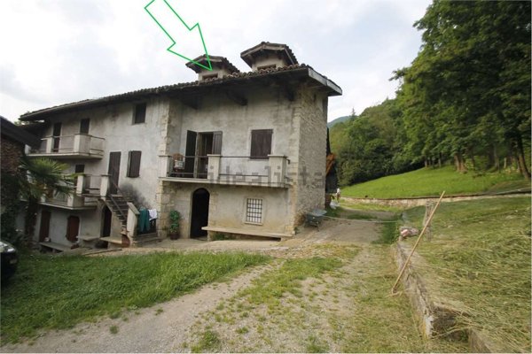 casa indipendente in vendita a Val Brembilla in zona Camorone
