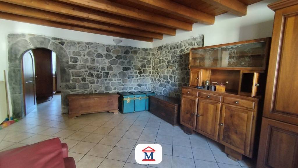 appartamento in vendita a Val Brembilla