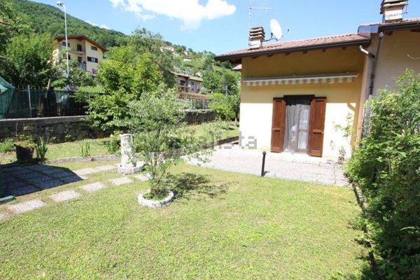 appartamento in vendita a Val Brembilla in zona Gerosa