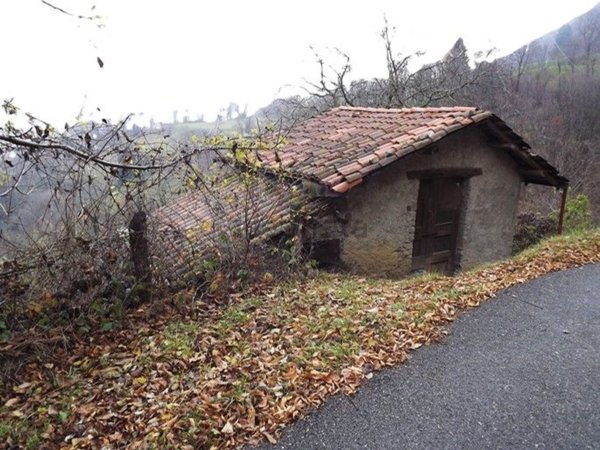 appartamento in vendita a Val Brembilla in zona Gerosa
