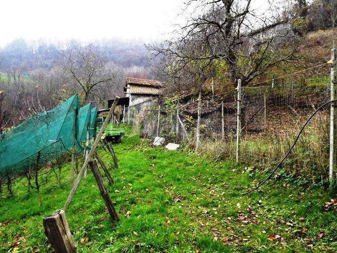 locale commerciale in vendita a Val Brembilla in zona Gerosa