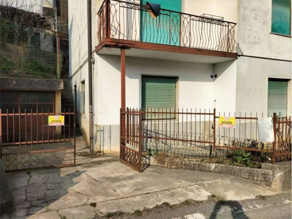 appartamento in vendita a Val Brembilla in zona Brembilla