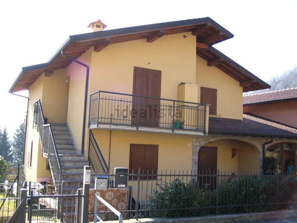 appartamento in vendita a Val Brembilla