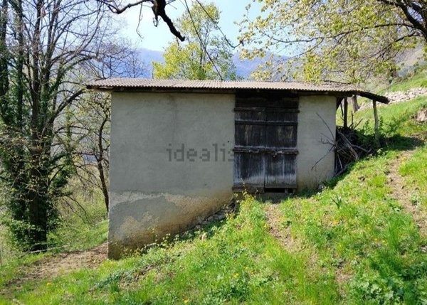 casale in vendita a Val Brembilla