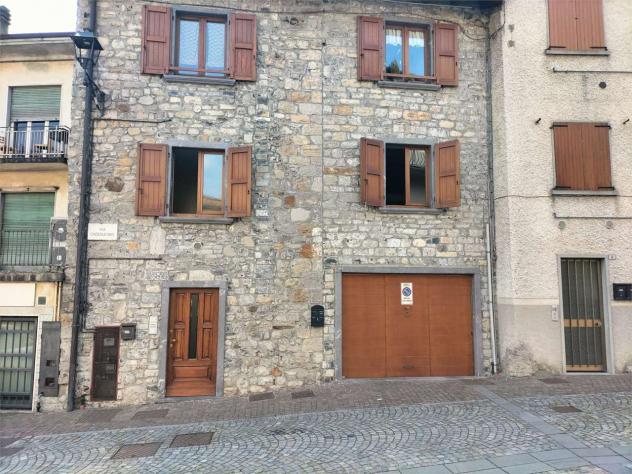 appartamento in vendita a Val Brembilla in zona Brembilla