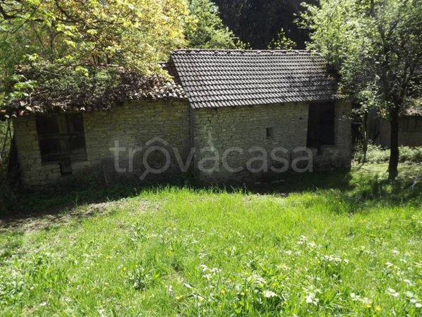 terreno agricolo in vendita a Val Brembilla in zona Gerosa