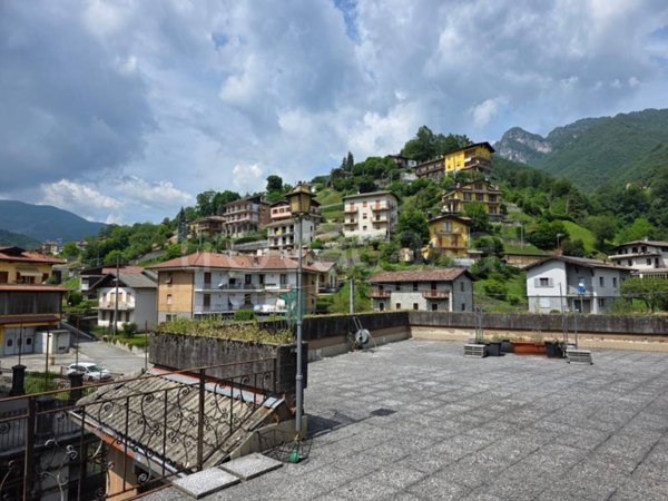 locale commerciale in vendita a Val Brembilla in zona Brembilla