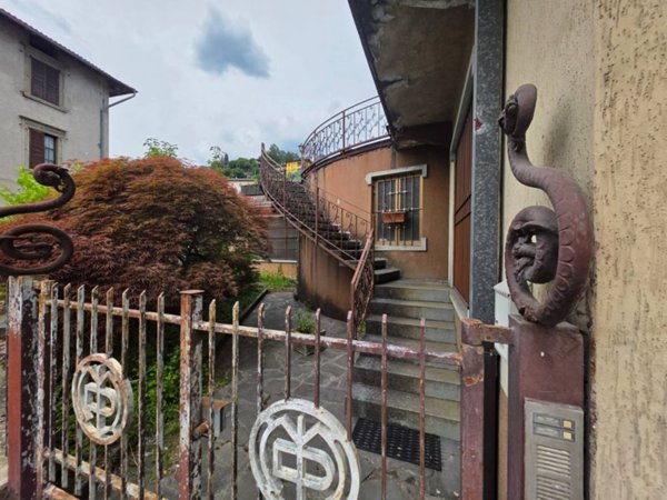 intera palazzina in vendita a Val Brembilla in zona Brembilla