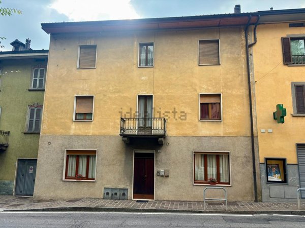 appartamento in vendita a Val Brembilla in zona Brembilla