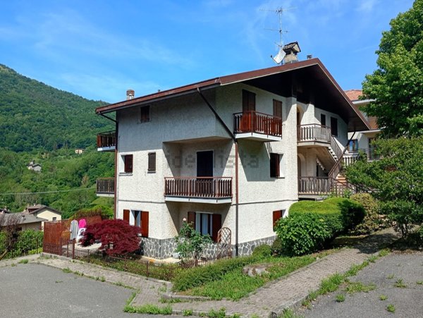 appartamento in vendita a Val Brembilla in zona San Pietro