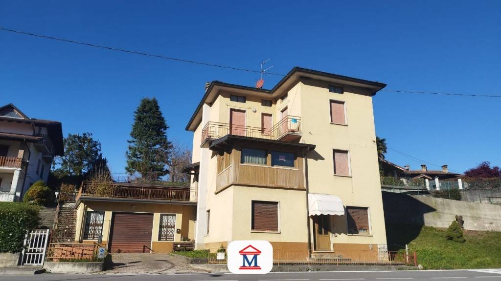 appartamento in vendita a Val Brembilla in zona Laxolo