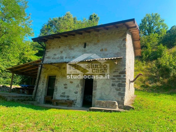 appartamento in vendita a Val Brembilla in zona Brembilla