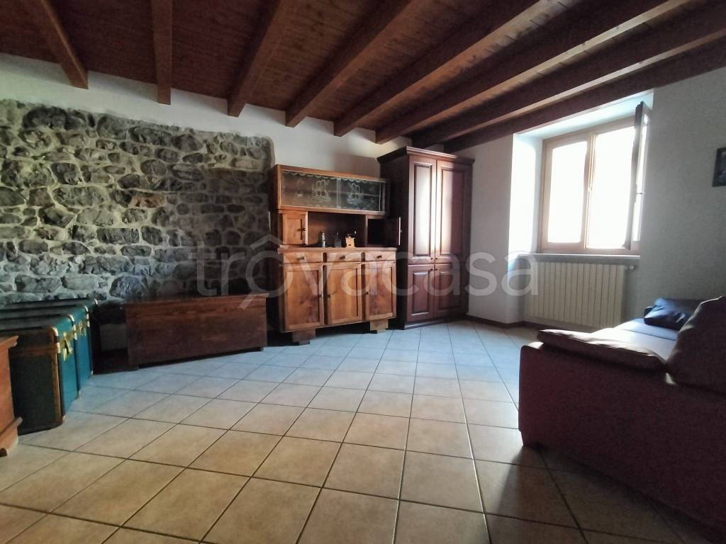 appartamento in vendita a Val Brembilla in zona Brembilla