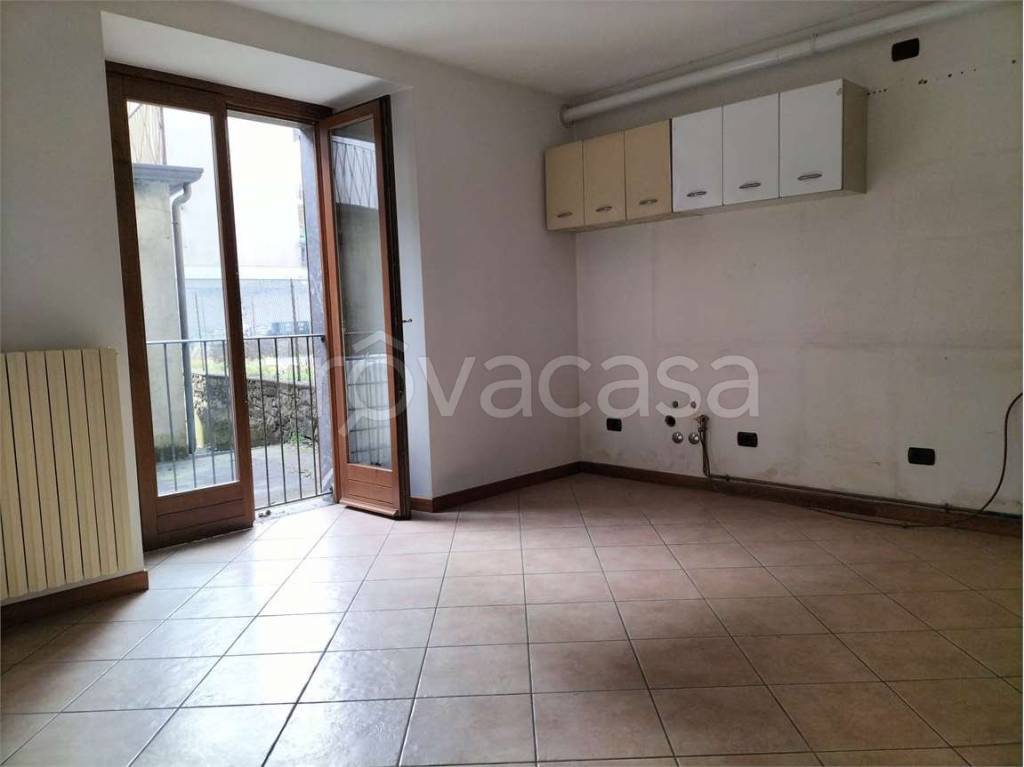 appartamento in vendita a Val Brembilla in zona Brembilla