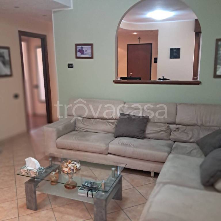 appartamento in vendita a Val Brembilla in zona Brembilla