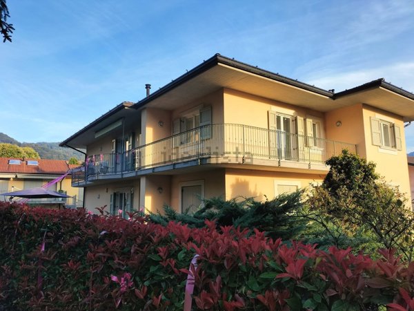appartamento in vendita a Val Brembilla in zona Laxolo