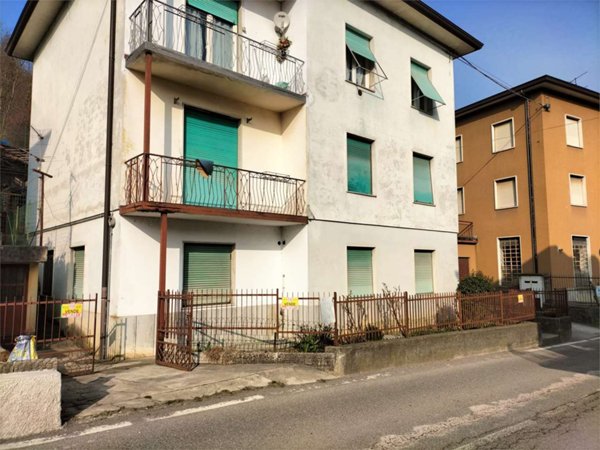 appartamento in vendita a Val Brembilla in zona Brembilla
