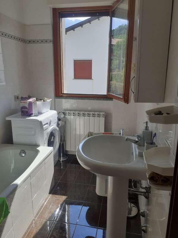 appartamento in vendita a Val Brembilla in zona Brembilla