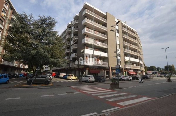 locale commerciale in vendita a Banchette