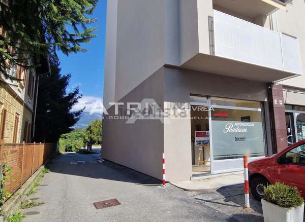 locale commerciale in vendita a Banchette