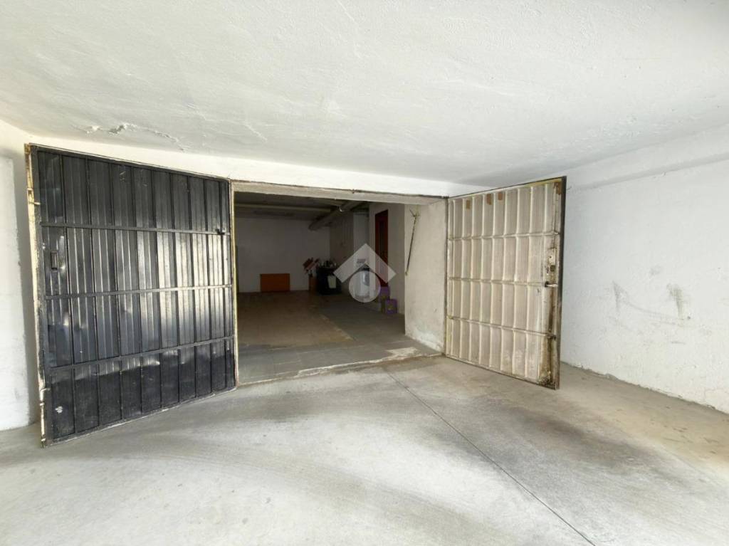 locale commerciale in vendita a Banchette