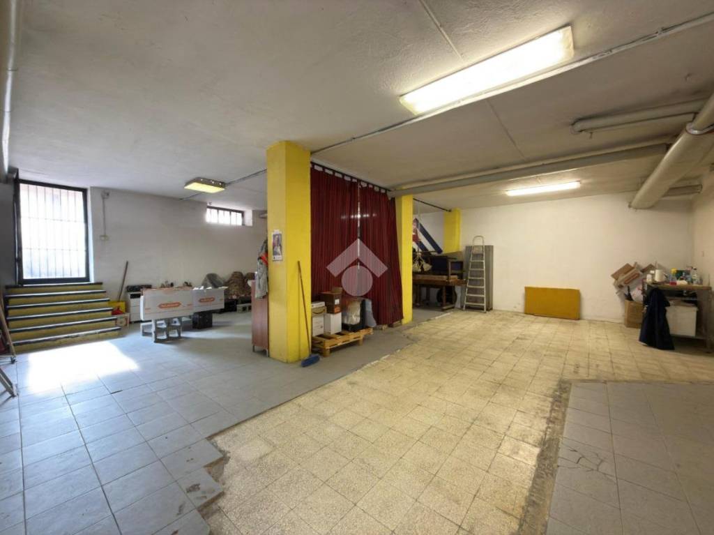 locale commerciale in vendita a Banchette