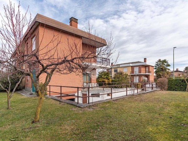 casa indipendente in vendita a Barbania