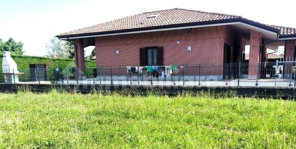 casa indipendente in vendita a Barbania