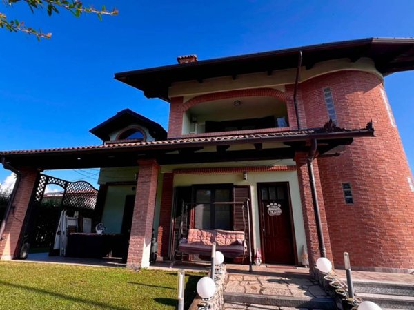 casa indipendente in vendita a Barbania