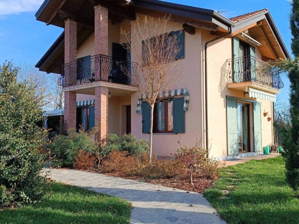 casa indipendente in vendita a Barbania