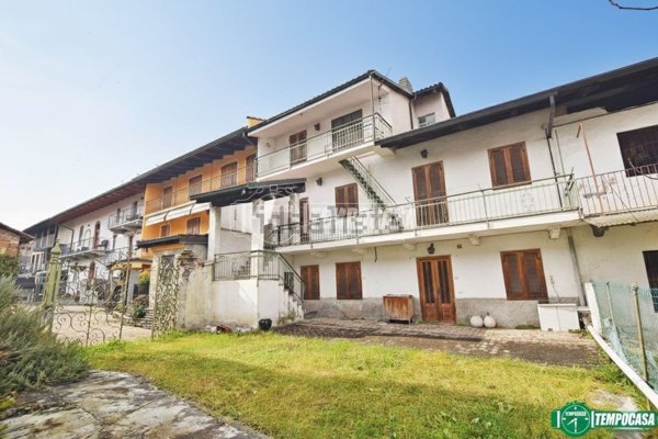 esavano in vendita a Barbania