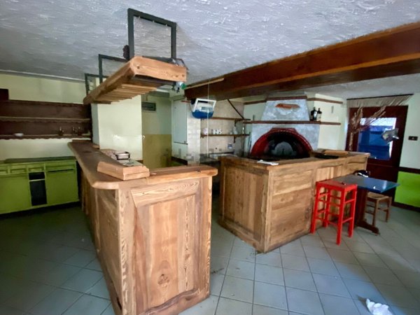 locale commerciale in vendita a Bardonecchia